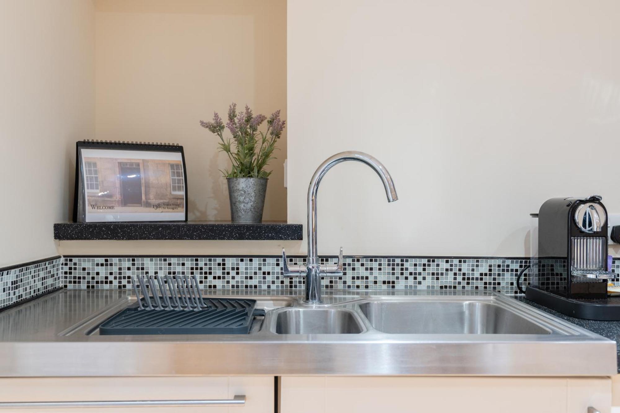 138 North Street - Luxury 2 Bed 2 Bath With Secret Garden, Summerhouse, Putting Green 圣安德鲁斯 外观 照片
